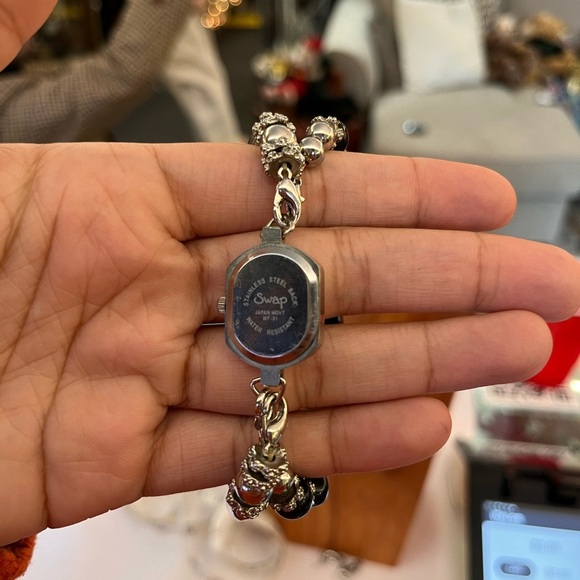 Vintage 90s Boho Watch on Beaded Stretchy Band - Picture 4 of 4